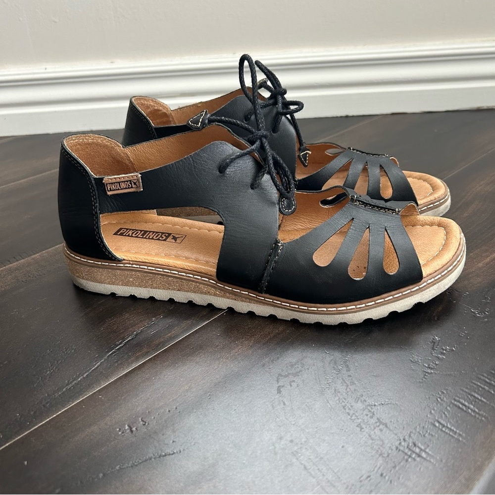 Women’s size 9 black leather sandals by Pikolinos, like new. EU size 40